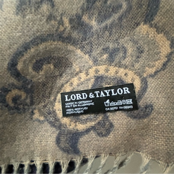 Lord & Taylor Scarf | Navy and Tan - Picture 3 of 3